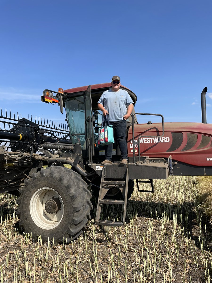 DC_GrowTeam's tweet photo. The staff at the Co-op Farm Supply would like to wish everyone a safe harvest! We would also like to thank all of our customers for their support. Good luck to everyone during #harvest22.  #WestCndag #saskag https://t.co/Sp6rod09I3