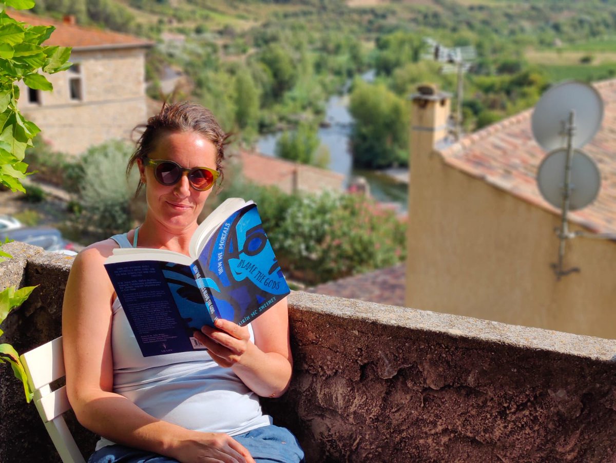 Tanya Andrew reading ‘Mortals’ in Roquebrune, France. 

#literaryfiction #jamesjoyce #irishwriters #ulysses100 #ulysses22 #ChateauOart
#roquebrune
@MoLI_Museum
mairinmcsweeney.com
