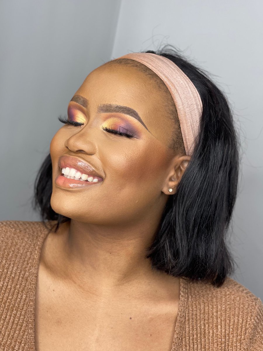 HlengiiNdobe's tweet photo. Hi guys 🖤 
Allow me to introduce you to my makeup business, GlamTouches by_H 
IG: @/glamtouches_by_h

I’m based in Witbank and JHB https://t.co/6iycadaxdf