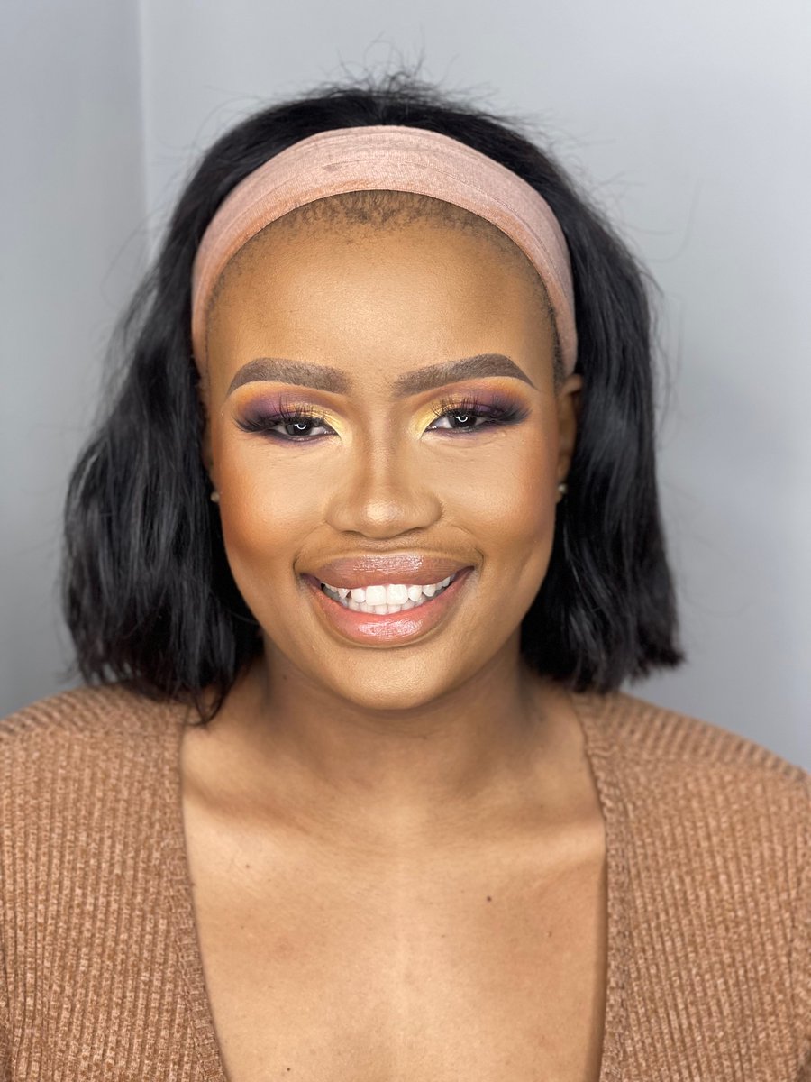 HlengiiNdobe's tweet photo. Hi guys 🖤 
Allow me to introduce you to my makeup business, GlamTouches by_H 
IG: @/glamtouches_by_h

I’m based in Witbank and JHB https://t.co/6iycadaxdf