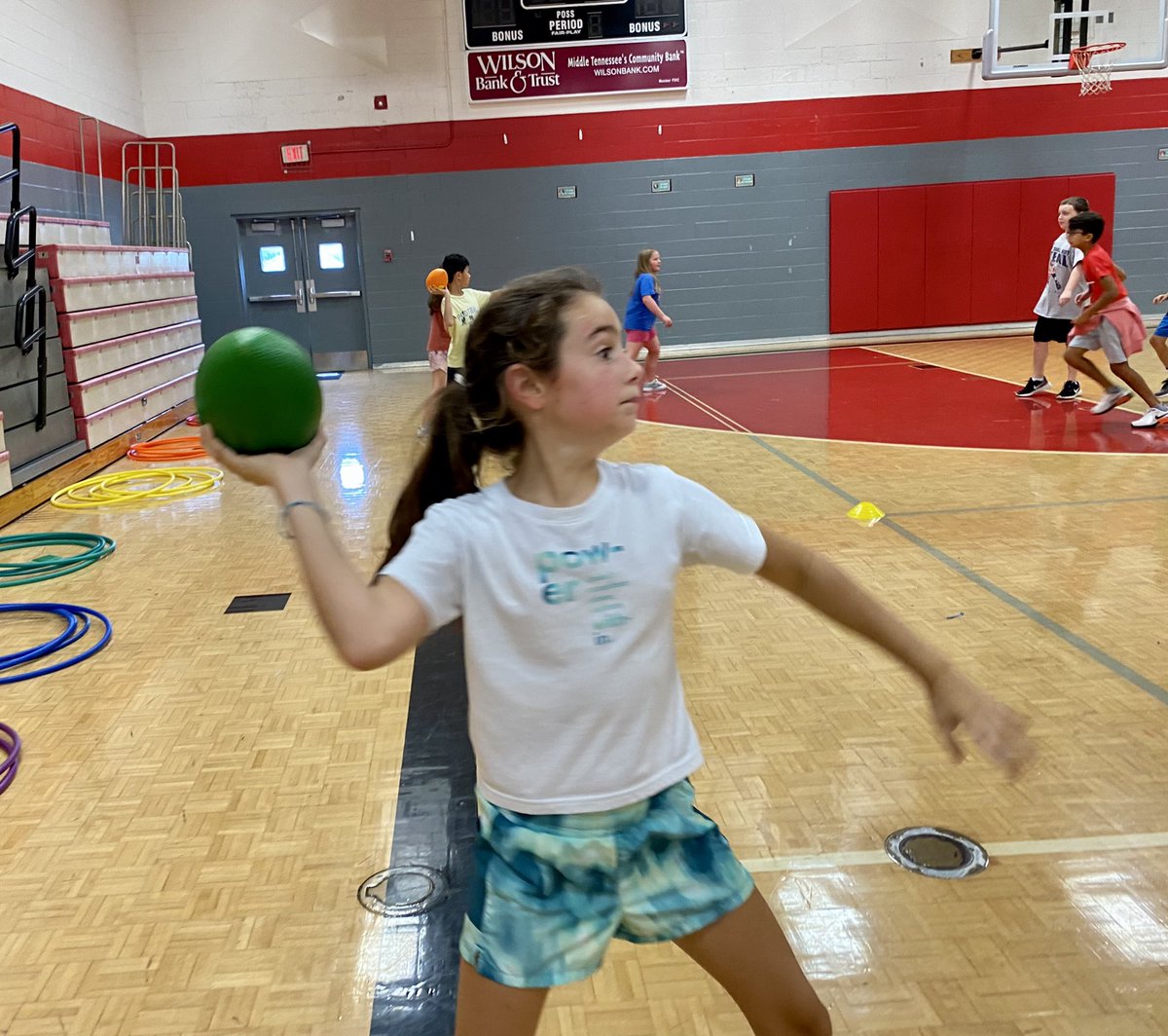 McFadden_PE's tweet photo. I love that I have a front row seat to these amazing students working as a team to accomplish their learning tasks in #physed! @McFadden_School https://t.co/DzUQ92yN1l