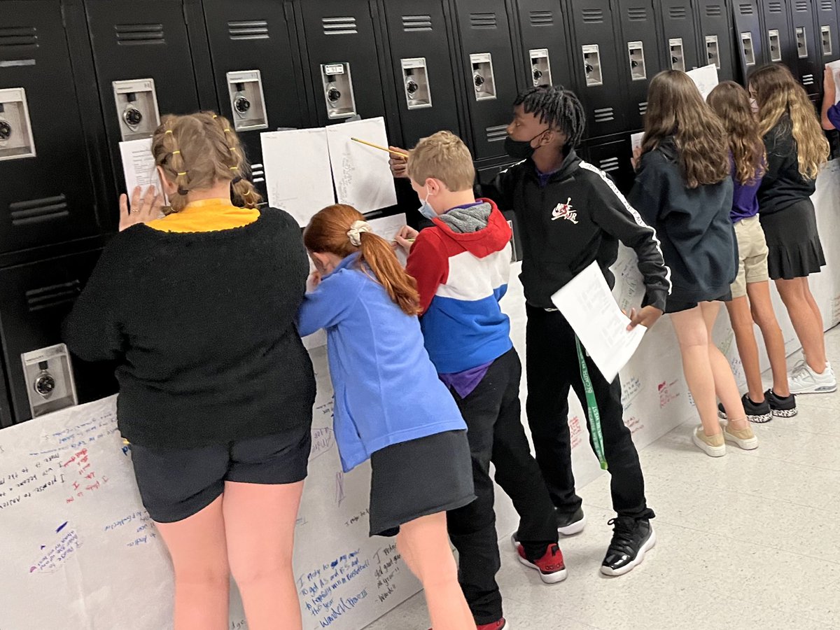 msa_w's tweet photo. Instruction is settling in which means our 6th graders are feeling the middle school vibes! Gotta love it when the learning spills out into the hallways. #thisishowwedoit #becauseweareWEST https://t.co/4LHvUVWNUo