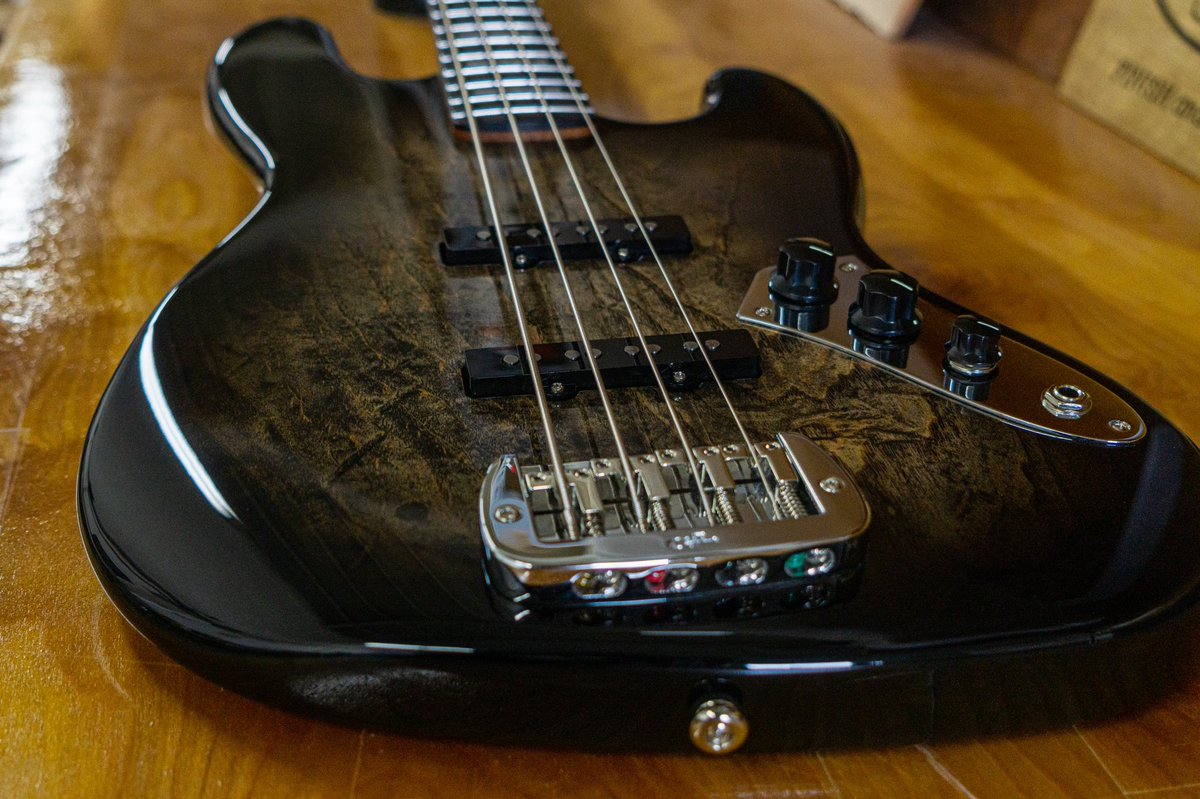 GandLGuitars's tweet photo. Here’s a Custom Shop JB in Blackburst over Swamp Ash, Ebony fretboard with White Perloid Block Inlays, Stainless Steel frets, Quarter Sawn Roasted 3A Flame Maple neck and Pickguard delete.
#glguitars #leofender #glguitarscustomshop #jbbass #swampash #blackburst #roastedmaple https://t.co/18yi5X5aU1