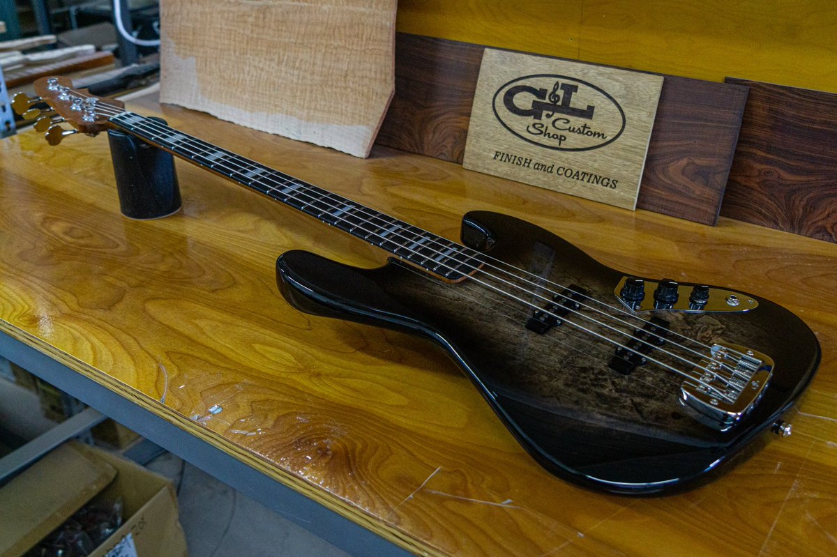 GandLGuitars's tweet photo. Here’s a Custom Shop JB in Blackburst over Swamp Ash, Ebony fretboard with White Perloid Block Inlays, Stainless Steel frets, Quarter Sawn Roasted 3A Flame Maple neck and Pickguard delete.
#glguitars #leofender #glguitarscustomshop #jbbass #swampash #blackburst #roastedmaple https://t.co/18yi5X5aU1