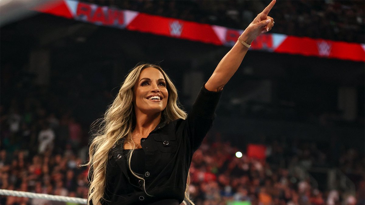 WWE's tweet photo. What was your favorite moment from #WWERaw last night? https://t.co/grjBQQhJAW