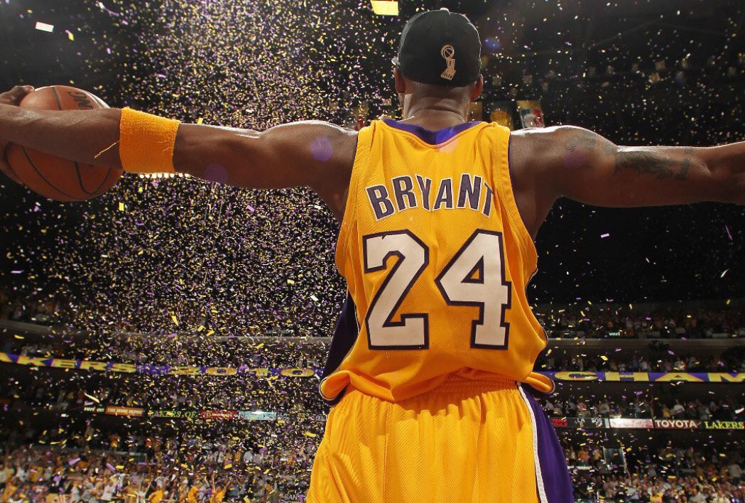 SidelineSlips's tweet photo. Kobe Bryant would’ve turned 44 years old today.

RIP Black Mamba 💜💛🐍 https://t.co/fW9J5v5mVF