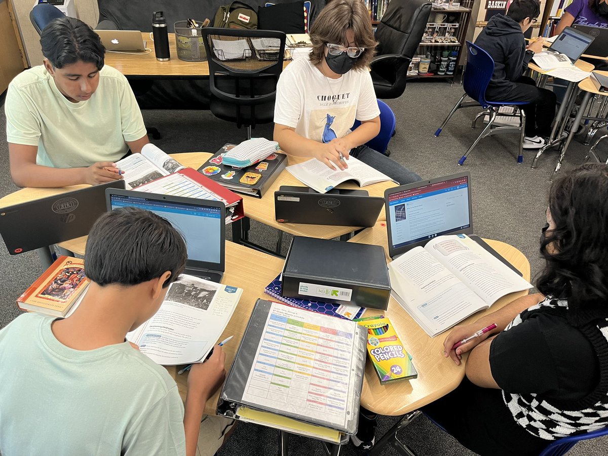 DrPhilipSwartz's tweet photo. Groups collaborating on topics related to brain maturity and adulthood. I like the chatter I am hearing. #omsd #arroyo_omsd #collaborativegroups #middleschoolgoals #iamateacher #middleschoolrocks https://t.co/y9xcOBxMhK
