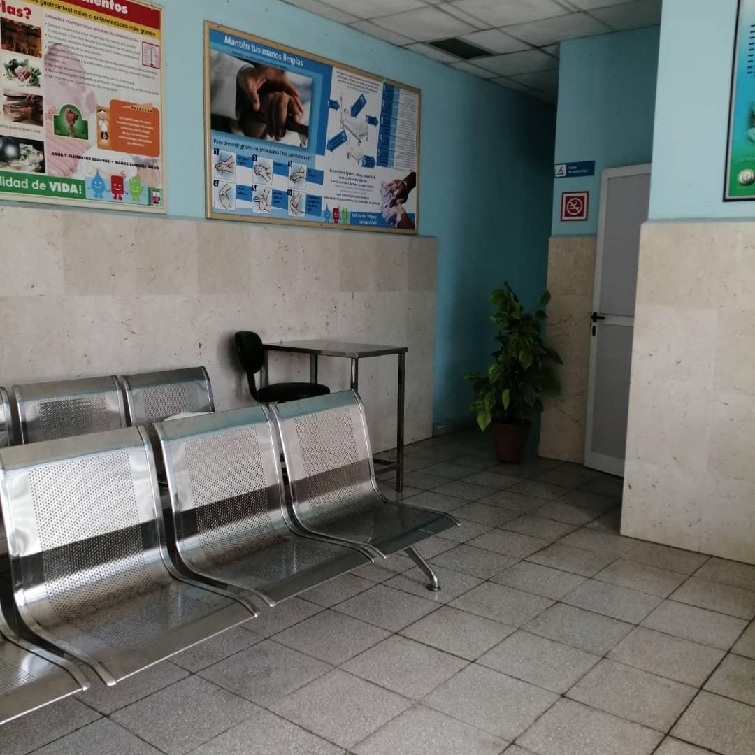 HQCalixtoGarcia's tweet photo. Microbiología en limpieza general algo que cotidianamente realizan con sus trabajadores.
@DPSHabana
 #TeamCalixto💪 #PorUnaSaludPublicaDeCalidad #CubaSalvaVidas #VamosPorMás #PorUnaMejorCalidadDeVida #ACubaPonleCorazon #CubaSalvaVidas #VamosPorMás #ACubaPonleCorazón https://t.co/Yh0byeTL1F