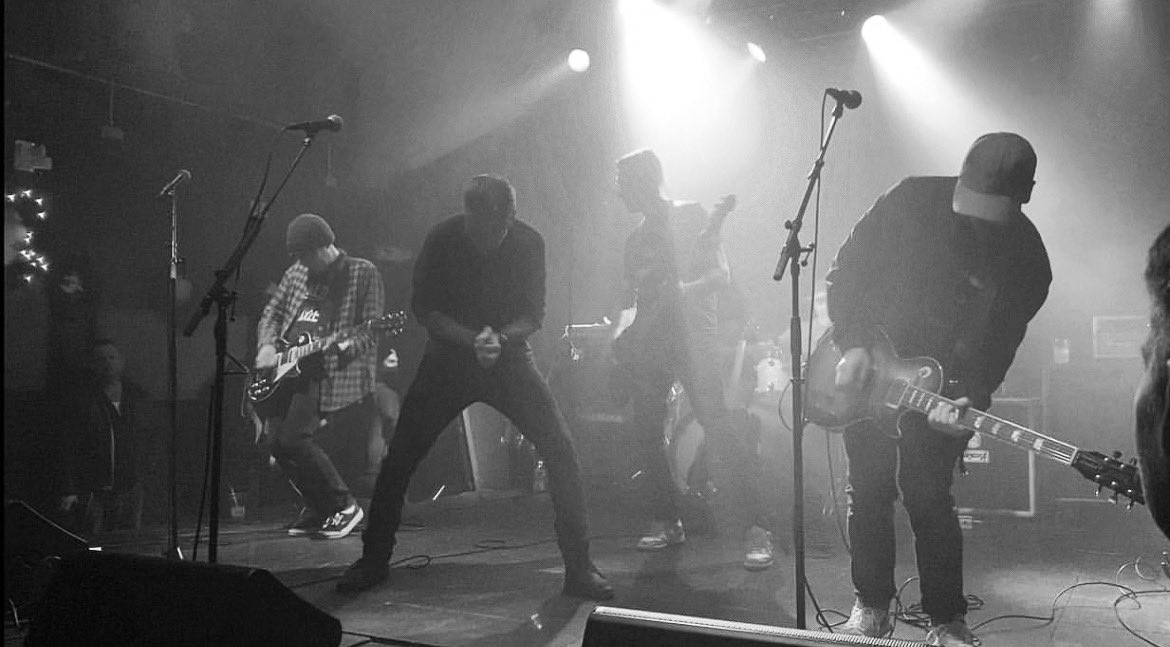 CallingHoursOG's tweet photo. Photo by @mikeerno #callinghours #callinghoursmusic #callinghoursband https://t.co/hytcywOzfr