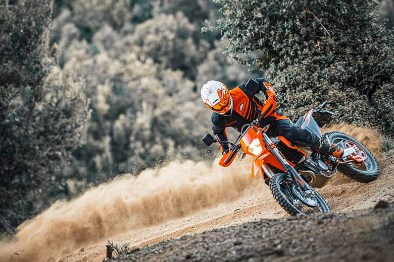 Bikes_Catalog's tweet photo. KTM 500 EXC-F 2022 Powerful Off-Roader
#KTM #EXCF #Powerful #OffRoader https://t.co/aexnnF2eGn