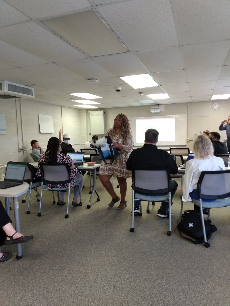 SabrinaJ22202's tweet photo. Great group of educators dedicated to all students with using Apex Courses to maximize student outcomes! Powerful professional learning session.@Edmentum @WOakleyGCS @BlendedGCS @CountyGuilford @jrjackson2081 @taperkin https://t.co/svpuAwXSkc