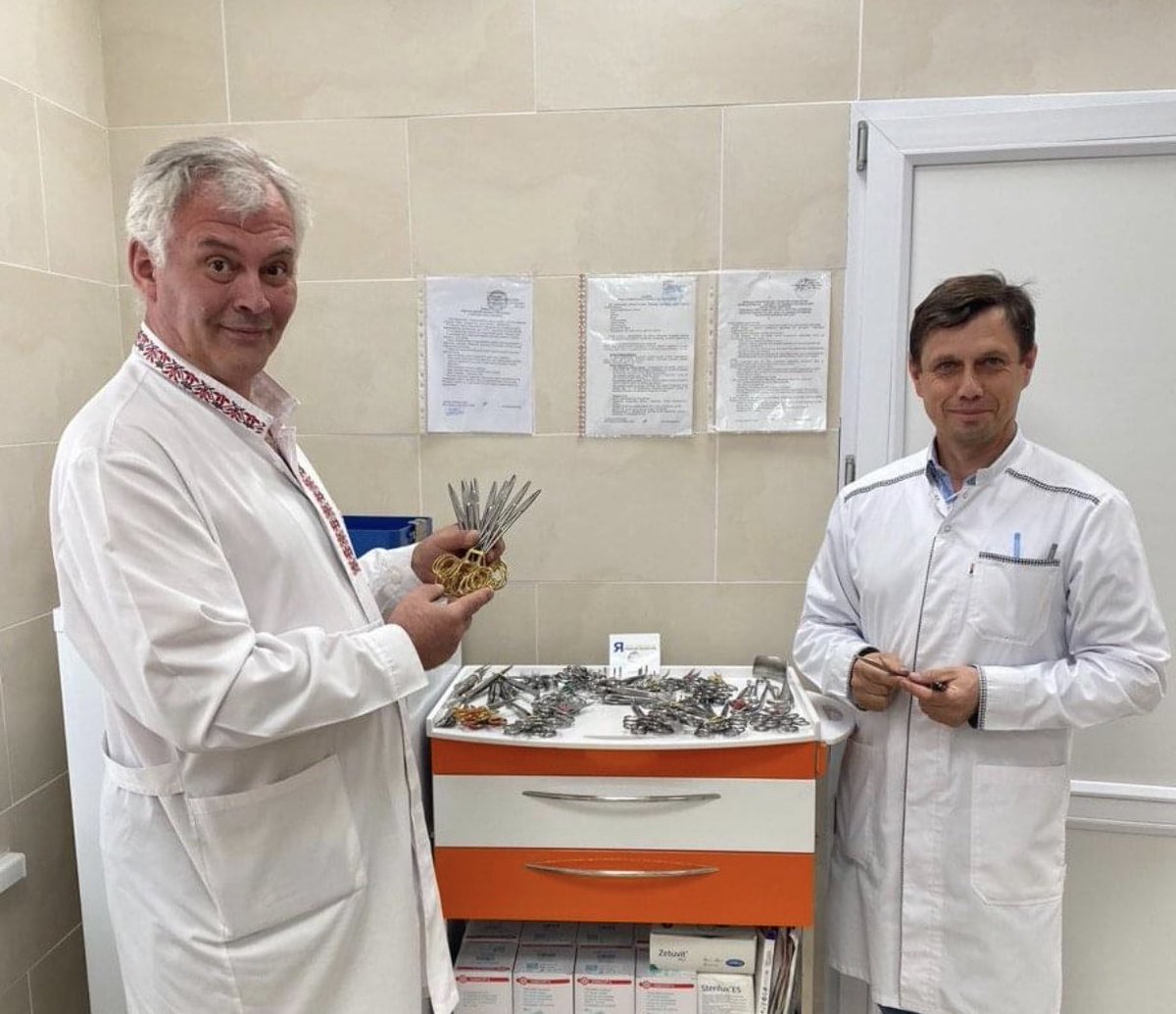 HelpUkr22's tweet photo. We delivered instruments for surgical operations as well as personal hygiene products to Nikopol city children hospital. We are endlessly grateful to the doctors who continue to save lives despite the city being constantly shelled. 👩‍⚕️🧑‍⚕️🙏 https://t.co/EiXMH7e3XV