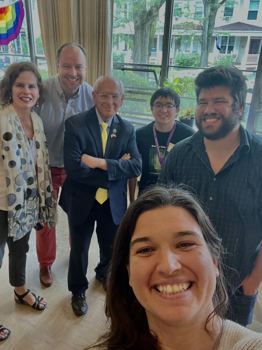 Dannielle_NY's tweet photo. It's Primary Election Day! The @acdems #10thward brought pizza and drinks to show our appreciation to our dedicated poll workers!
We also ran into Congressman @RepPaulTonko, who is running for the 20th Congressional District,@PatriciaFahy109, and @DustinReidy! https://t.co/VSYVr083LK