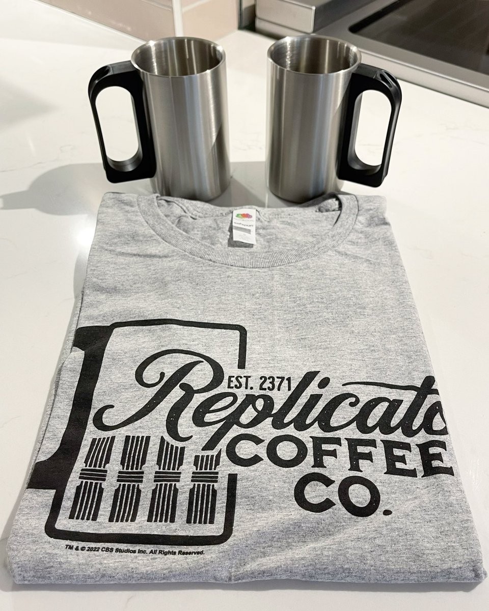 evieengland's tweet photo. Happy #TrekTuesday
My extra mug & T-shirt arrived today. Iโm super excited to finally have a pair of these beauties! #Tothejourney!
#coffee #janewaycoffee #captainjaneway #startrek #startrekvoyager #voydoc #voyagerdocumentary @voydocumentary https://t.co/CRl0Z2AUBN