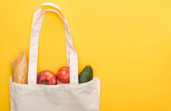 If you've been wondering how to grocery shop like a money saving pro, this article full of tips will give you hope and a starting point! simplyfrugal.ca/how-to-grocery…