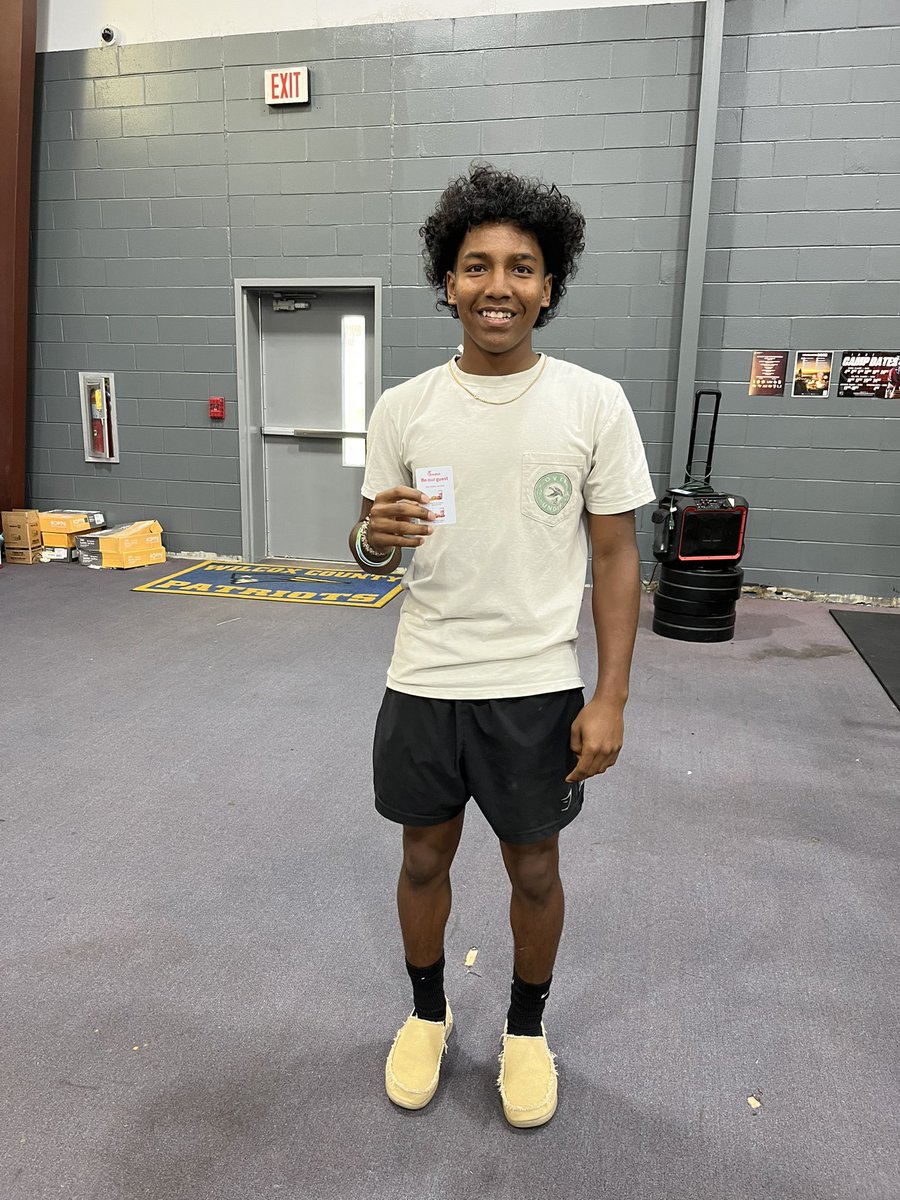 RobStowe4's tweet photo. Congratulations to the 🚾🏈 players of the week!
Ga Farm Bureau POW @BoppyHilliard 
Vera’s Kitchen Dawg of the Week @BJGibson10 
CFA Patriot of the week #LuisBanuelos
#HTR22 https://t.co/UfCfhBPWkm
