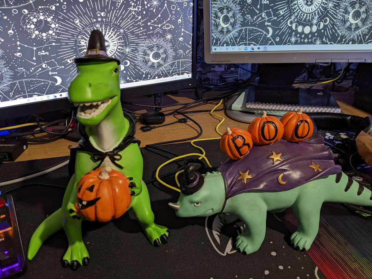 Azurakitetwitc1's tweet photo. So a few years ago I saw a box labeled dinosaur Christmas and I still wonder what was in it. At least now I have an idea of what dinosaur Halloween looks like. https://t.co/o4WMWHDUk1