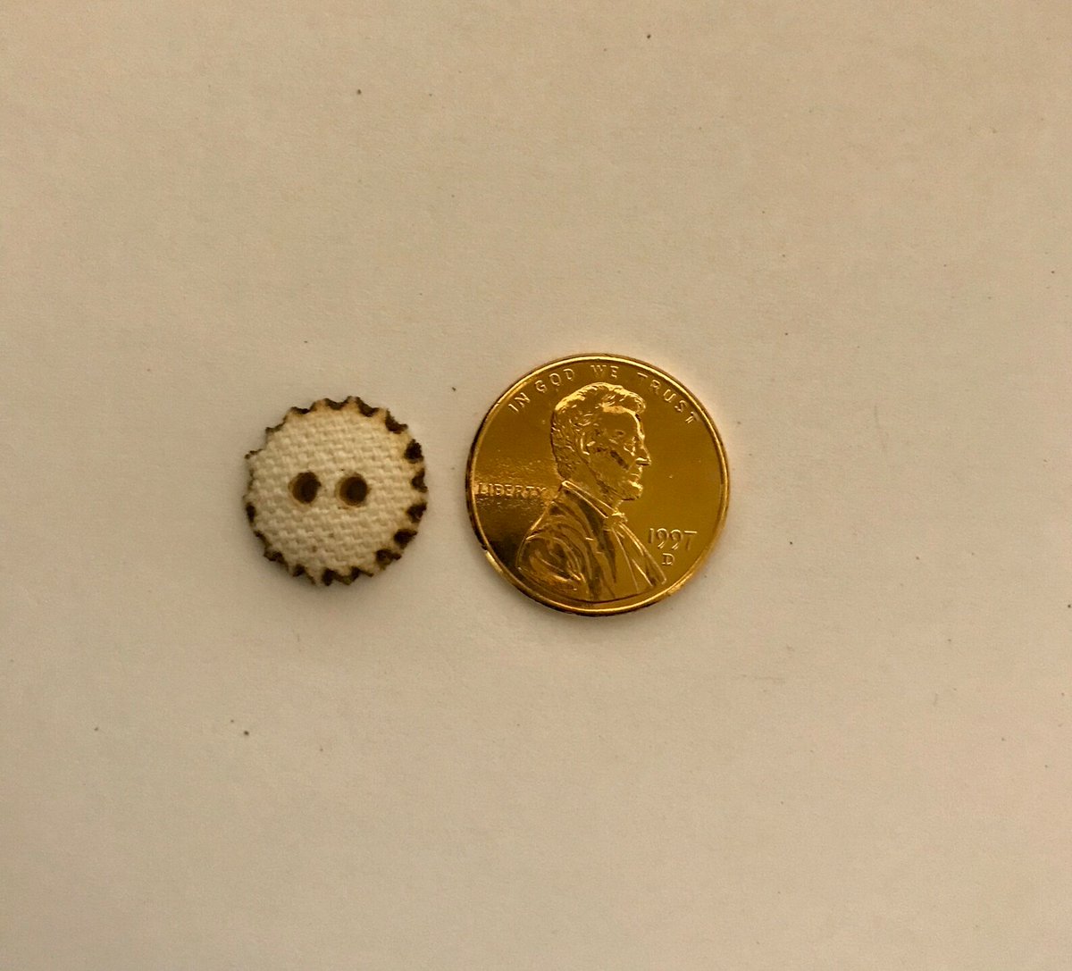 mandarixy's tweet photo. 100 Vintage 13mm small round 2 holes coconut with abaca twine buttons lot of 100 by BySupply 😄
 #lot #Vintage #Buttons #Bysupply #abaca #SmallRound #HolesCoconut #twine #bysupply #EtsyEmail

👉https://t.co/h9QDgn5qnl https://t.co/ZA9Qp07oCe