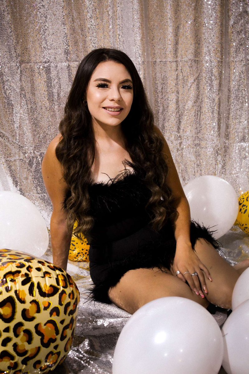 “i ain’t here for a long time , I’m just here for a good time! “ Est.2001 🍾 photographer :<a href="/nadia_g15/">Nadia 💛</a> 📸