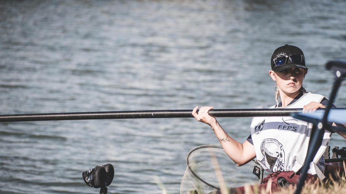 CourrierPicard's tweet photo. Solène Newstead est championne du monde de pêche en équipe https://t.co/C9TZd65Vw1 #MareuilCaubert #Abbeville #Somme #Picardie #pêche #sports https://t.co/9U3cPpXQnz
