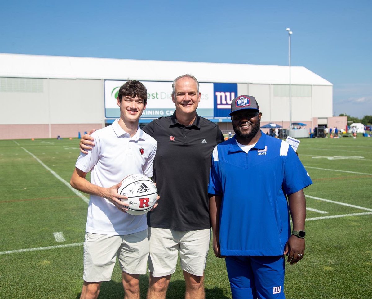 RutgersMBB's tweet photo. Thank you to the @nygiants for letting us come down and watch their practice. 

Special shout-out to Rutgers Legend and Giants Legend @ShaunOHara60 and Giants Pro Personnel Scout, Steven Price for their hospitality. 

#RTeamTuesdays 🛡⚔️ https://t.co/kZiHbxFbcM