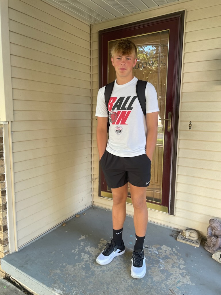 aapattee's tweet photo. #CFSchoolsFirstDay 5th Grade at Hansen and 8th Grade at Holmes JH #TigerPride @Hansen5thGrade https://t.co/PVghl04eqv