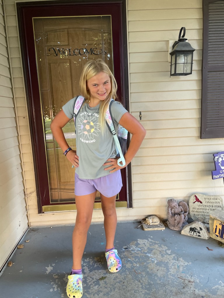 aapattee's tweet photo. #CFSchoolsFirstDay 5th Grade at Hansen and 8th Grade at Holmes JH #TigerPride @Hansen5thGrade https://t.co/PVghl04eqv