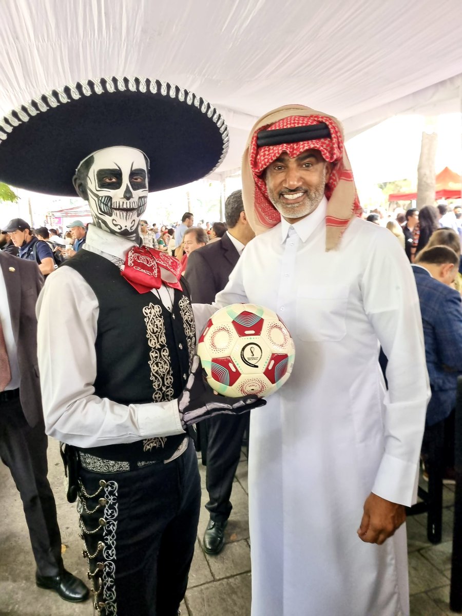 SoyCharroMex's tweet photo. Tipazo el Embajador de Qatar en México @AmbAlkuwari 🇶🇦⚽️🇲🇽 @QatarembassyMex @roadto2022es @QCampaing @EmbaMexQatar @DiplomaciaPubl https://t.co/JhWRQzeV7Z