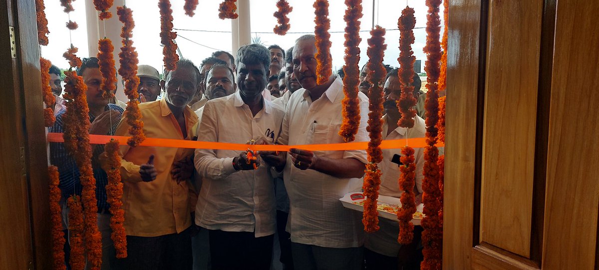 ddswd_Haveri's tweet photo. Sri Kota Srinivasa Pujari,Hon'ble Minister Dept of SW &amp; BC, Govt of Karnataka &amp; Sri Neharu C Olekar Hon'ble MLA Haveri Constituency were Inaugurated Newly Constructed Building IGRS,Hiremaralihalli. All the Leaders &amp; Members were present.@Captain_Mani72 @SWDGok @KotasBJP @OlekarC https://t.co/kAjyeIGVKY