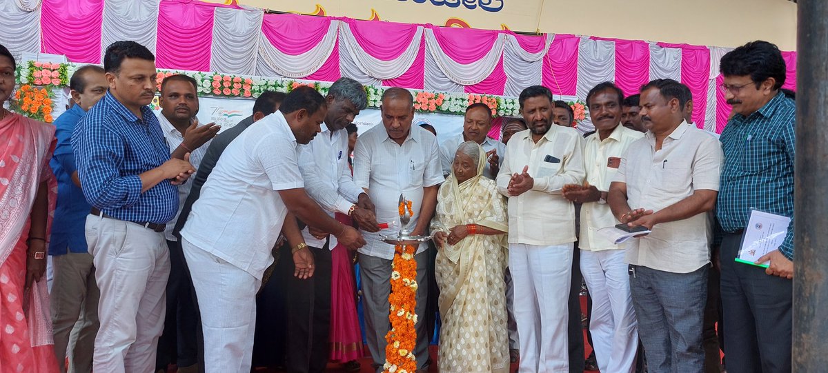 ddswd_Haveri's tweet photo. Sri Kota Srinivasa Pujari,Hon'ble Minister Dept of SW &amp; BC, Govt of Karnataka &amp; Sri Neharu C Olekar Hon'ble MLA Haveri Constituency were Inaugurated Newly Constructed Building IGRS,Hiremaralihalli. All the Leaders &amp; Members were present.@Captain_Mani72 @SWDGok @KotasBJP @OlekarC https://t.co/kAjyeIGVKY