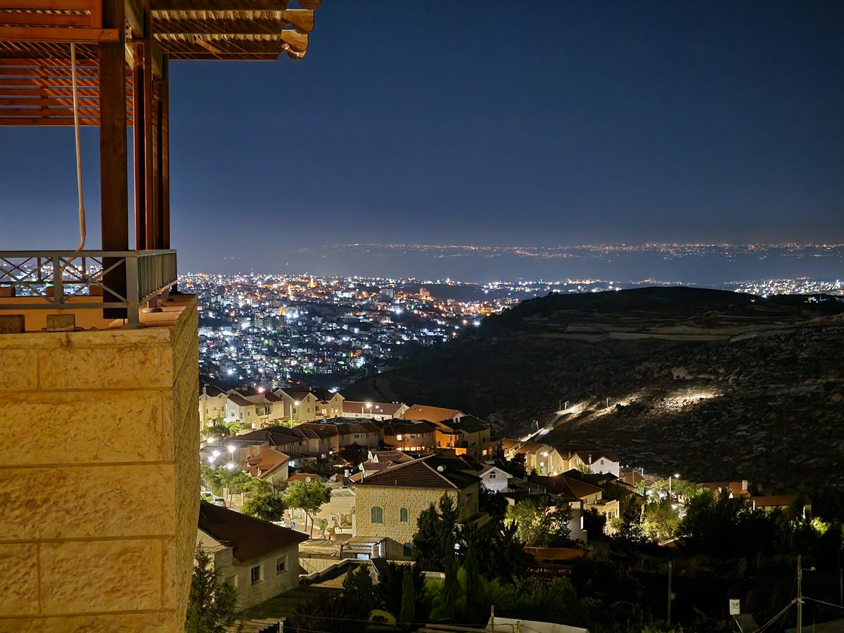 jacobdrj's tweet image. Out the balcony...
Shot with my #Note22
#Efrat
#Israel
#dotdotdot