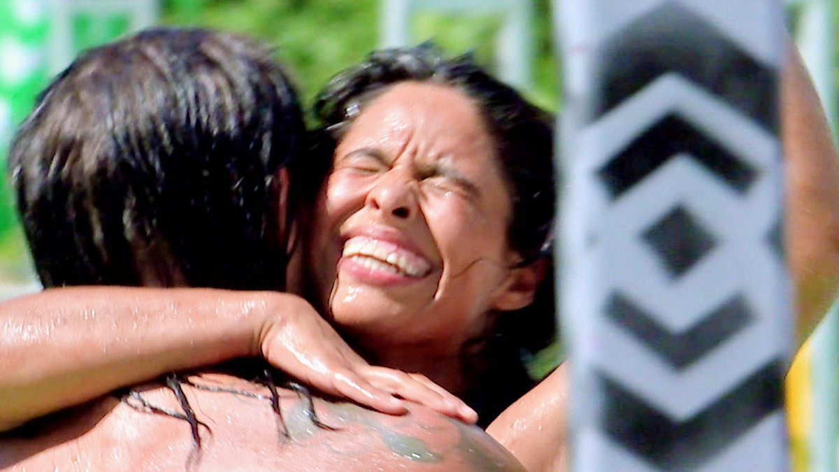UniMas's tweet photo. Lucy fue toda una 'Maravilla' junto a Rodel para vencer a la #DuplaVino en la pista de agua #Reto4ElementosUS https://t.co/nndGKajedZ https://t.co/iqFG3DeKWo