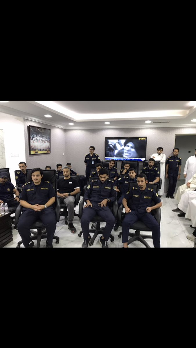 union_customs's tweet photo. نقابة الجمارك تجتمع بموظفي الامن والسلامة بمقر النقابة لتجديد المطالبة باقرار بدلات مستحقة لهم وموظفي التدقيق
وتم الاتفاق على عمل كتاب رسمي بهذه البدلات و��فعه الى معالي وزير المالية الذي ابدى استعداده لتبني مطالب موظفي الجمارك في الاجتماع الذي تم بين معاليه والنقابة في وقت سابق https://t.co/NqiXEGaoTv