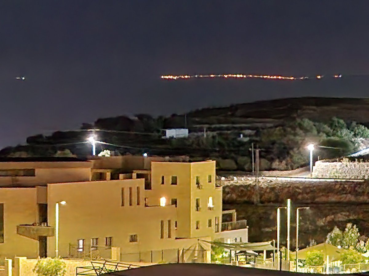 jacobdrj's tweet image. Out the balcony...
Shot with my #Note22
#Efrat
#Israel
#dotdotdot