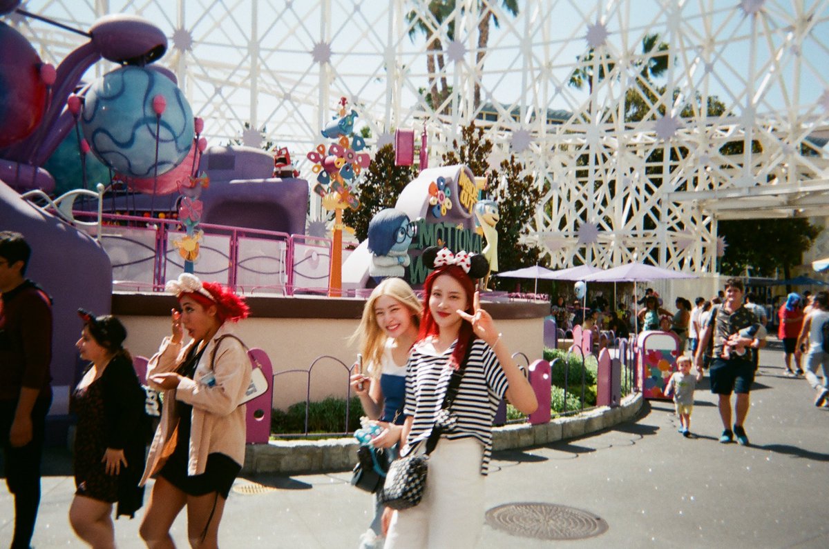 been2heaven's tweet image. seeun and yoon shot on my disposable  camera at disneyland 🫶🏻