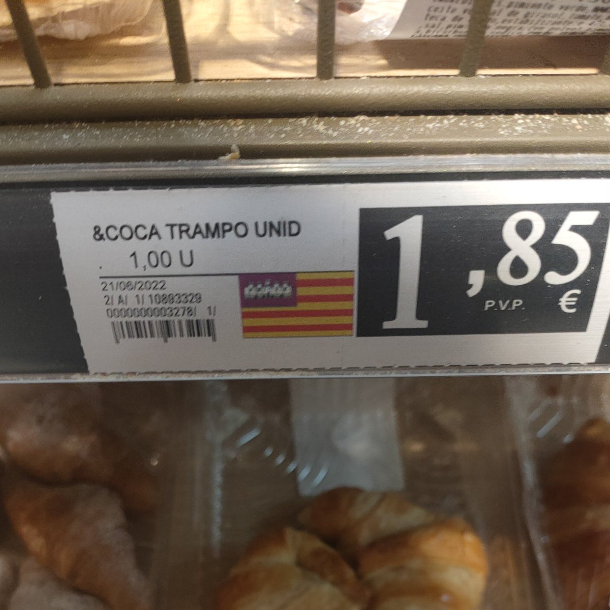 Tanta pena costa escriure panadA i trEmpó, <a href="/EROSKI/">EROSKI</a>? 

Molta bandereta, però zero respecte a la llengua pròpia d'aquesta terra.