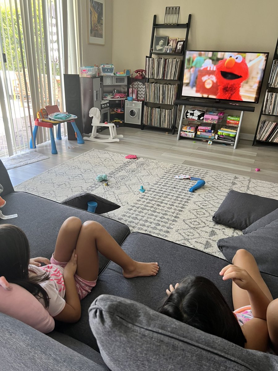 wpbf_todd's tweet photo. Note to Hollywood:Elmo Can Carry the Whole Show! #elmo #sesamestreet #leadingman #BoxOffice #boxofficegold https://t.co/mt1WLtxWUa