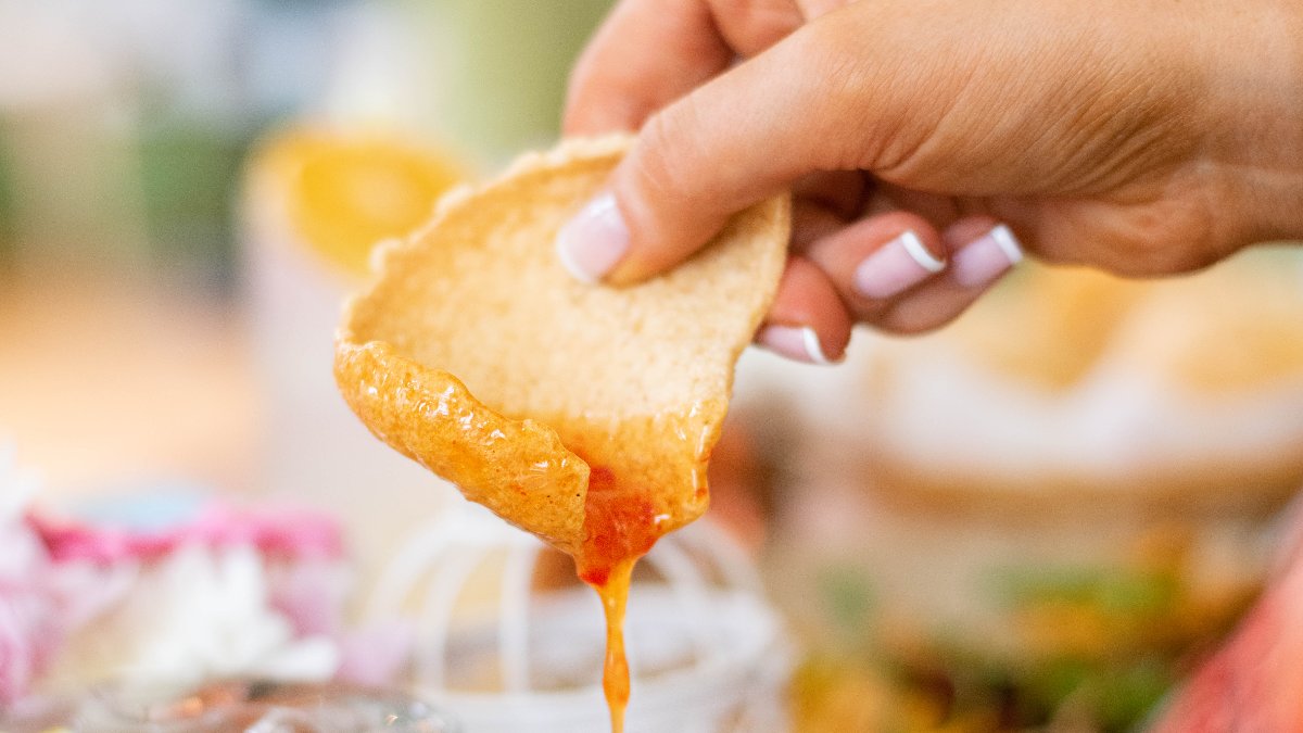 GigglingSquid's tweet photo. Prawn crackers and sweet chill sauce - name a better duo. We'll wait...
.
.
.
#gigglingsquid #prawncracker #authenticthai #sweetchillidip #foodinspo https://t.co/nEh04tvVuG