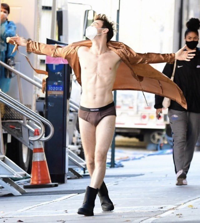 ModellingFaux's tweet image. Walking on sunshine, baby.