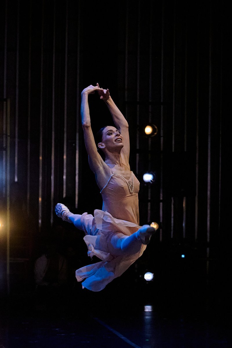 danzatlan's tweet photo. Aún recordamos la gran ovación después de ver "Romeo y Julieta", interpretada por los maravillosos Ekaterina Pervushina y Kimin Kim 👏👏

📷 Nath Martin

#Danzatlán2022 https://t.co/95SBxdv9yk