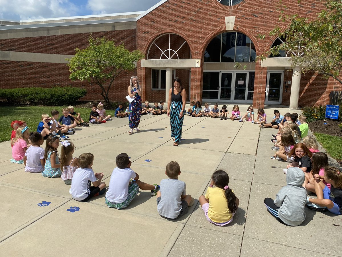 bluffsviewfirst's tweet photo. Today we gathered together with @Miss_Immel’s class to talk about being problem solvers! Our first graders had a lot of ideas for solving conflict with friends! @wcsdistrict #itsworthit https://t.co/ixGEV43ukl