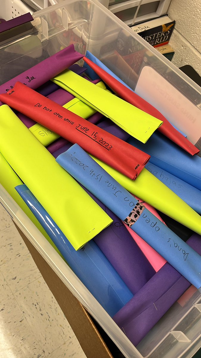 MrsLPTeaches's tweet photo. Time capsules done and stashed for the last day of school… #readysetgrow #iteach5th @BullRunES https://t.co/ZQbLLc1Fnz