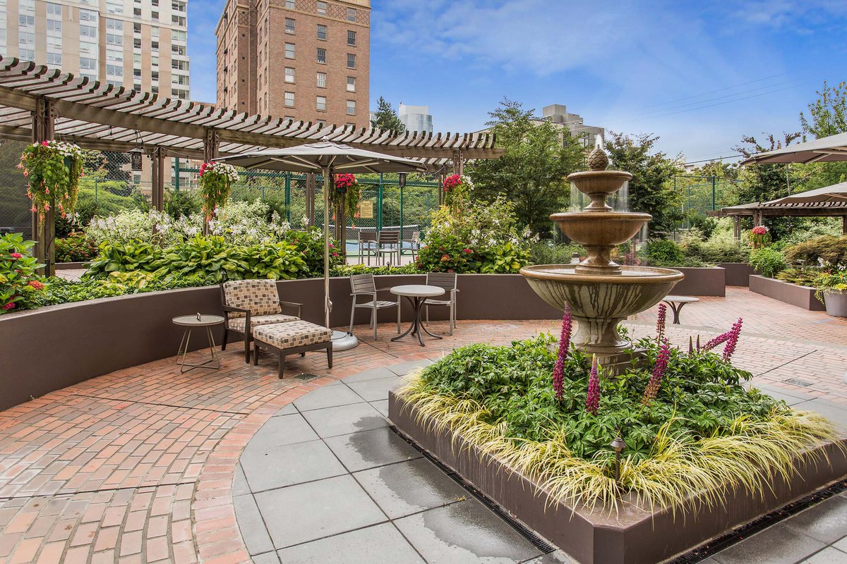 EwingandClark's tweet photo. Join us in celebrating First Hill Plaza on their 40 Year Anniversary! 🥂
If you've been lucky enough to live at #FirstHillPlaza, you know what a special building it is! https://t.co/UdyvfBi2bs