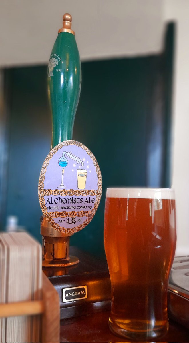 Stuart_Pickard's tweet photo. #PintOfCask #PintOfCaskAle #PintOfRealAle via #FightingCock #TheFightingCock #HalfPint via #TheCornDolly #CornDolly #Bradford #SupportLocal #DrinkLocal #GingRealAleTrail @Stuart_Pickard #CraftBeer #Beer #RealAle #Ale @Theakston1827 @AbbeydaleBeers @PictishBrewing @AcornBrewery https://t.co/j96hUc0F5r