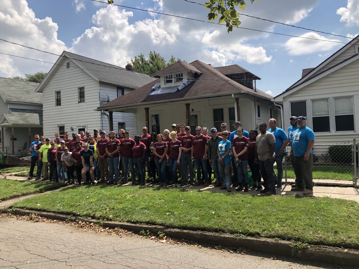 TTownLISC's tweet photo. Great morning spent on the Eastside with @Lathrop_419, @NWTOLEDO &amp; @MyMetroparks helping residents with yards, fences, brush removal, and more. Nothing fancy, just neighbors lending a hand. https://t.co/S3d8ws5KlX