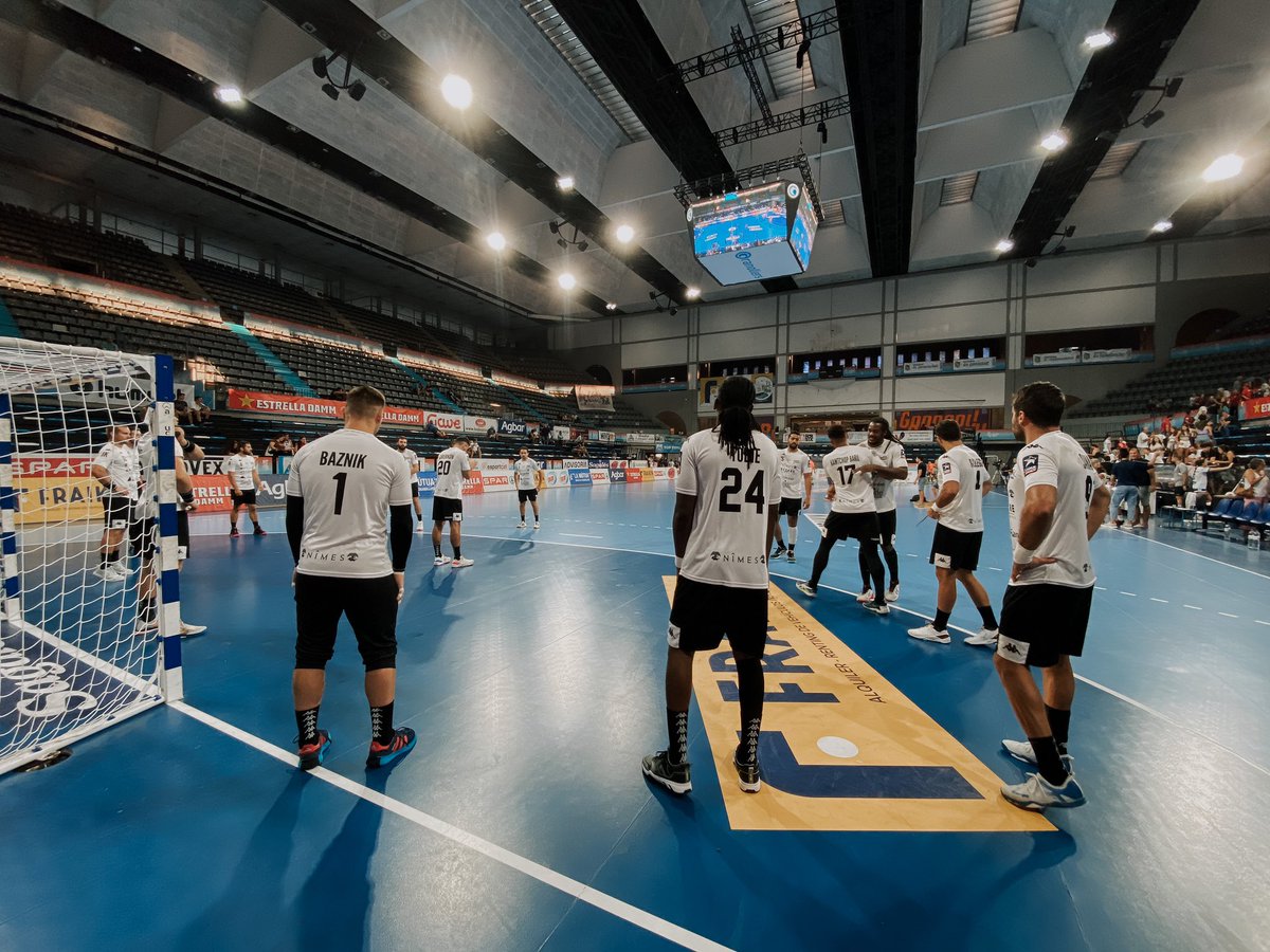 𝚆𝙰𝚁𝙼 𝚄𝙿 !  ⚔️

La Green Team prend place pour l’échauffement au Palau d’Esports de Granollers ! 🤾
Coup d’envoi de ce match amical à 20h45! 🏁

#NousSommesUSAM 
#USAM #NÎMES #GARD
