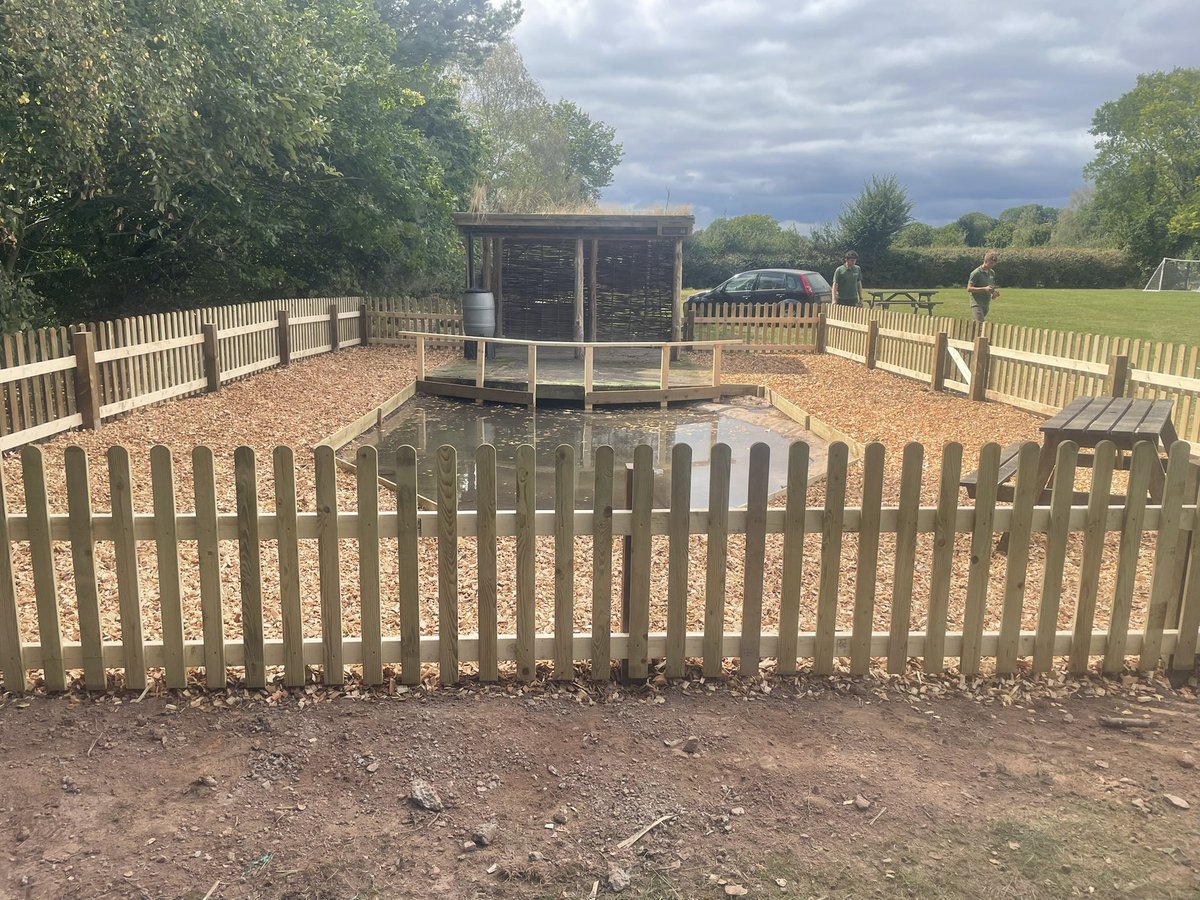 Highground1999's tweet photo. Big shift @SchoolShobdon @ShobdonSchool re vamping the pond area before they come back to school https://t.co/v8wLZzJqUB