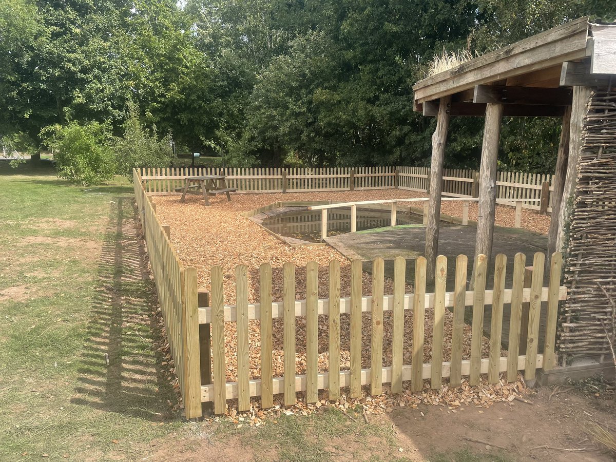 Highground1999's tweet photo. Big shift @SchoolShobdon @ShobdonSchool re vamping the pond area before they come back to school https://t.co/v8wLZzJqUB