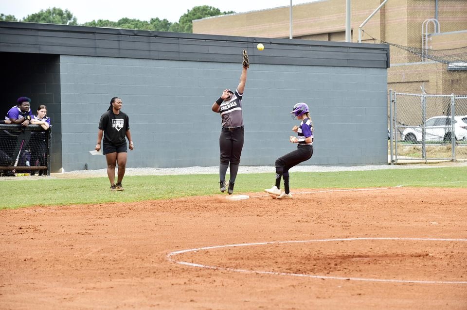 SHSSoftball_LG's tweet photo. https://t.co/h0HX2txNdF