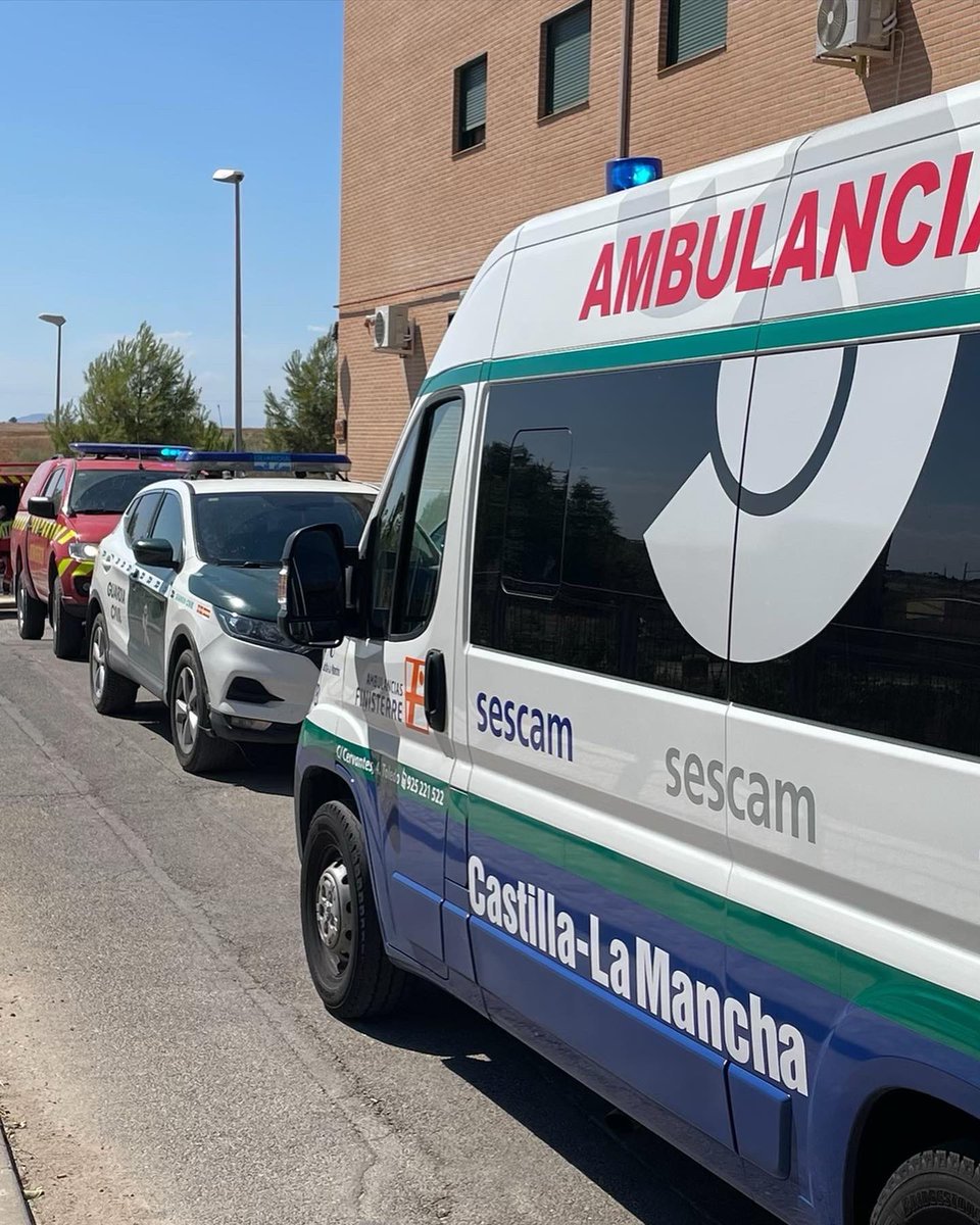 cpeistoledo's tweet photo. 📍Asistencia técnica 🛠🚪Valmojado.
Apertura de vivienda y colaboración con sanitarios.
📍Incendio rural 🔥🌳Fuensalida
Extinción de masa forestal con @planinfocam
Interviene @CpeisToledo #policíalocal #Guardiacivil062 #planinfocam #proteccióncivil
#CpeisToledo
#Bomberos https://t.co/Beh8gsUtU5